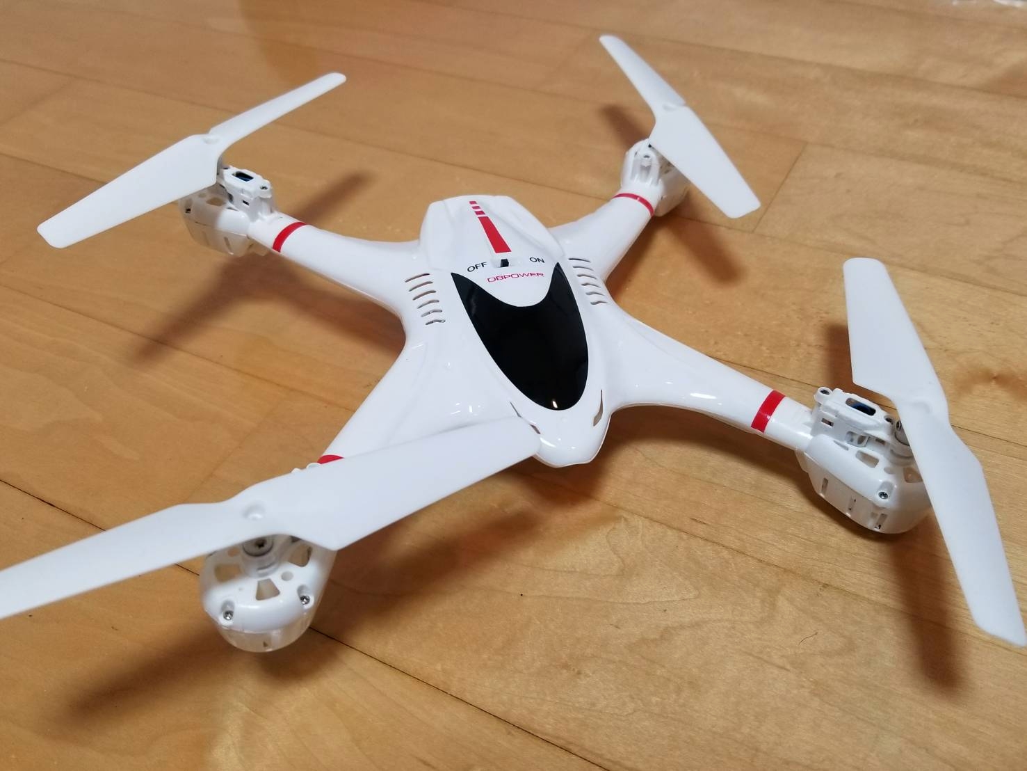 ドローン MJX X400W 機体 デザイン 白