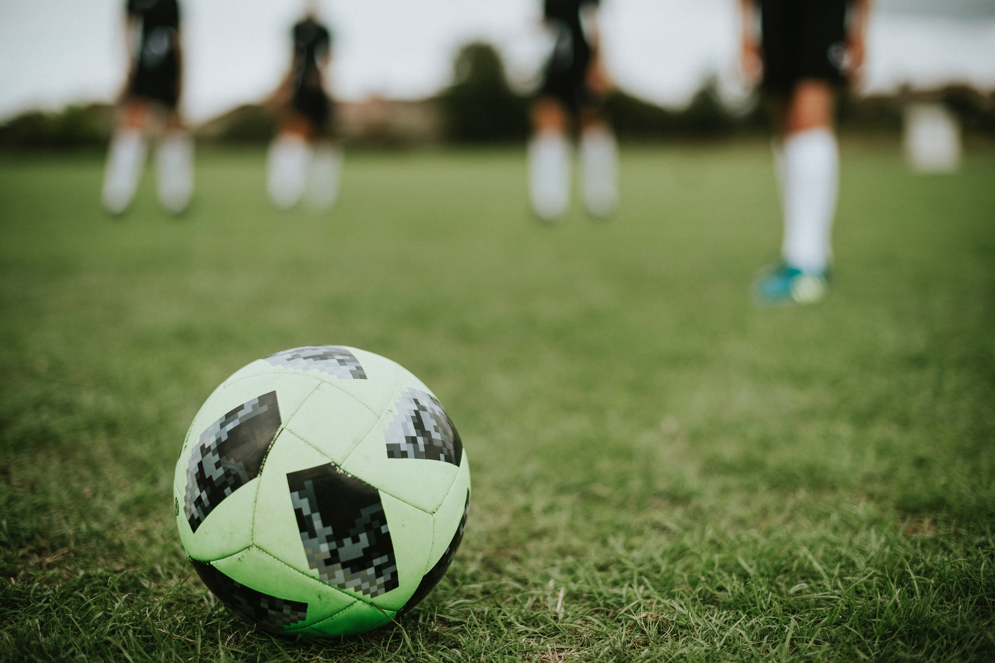 ドローンを使ったゲーム「ドローンサッカー」のニュース紹介